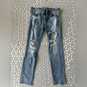 American Eagle medium wash, low rise ripped skinny jeans. Super stretch size 4